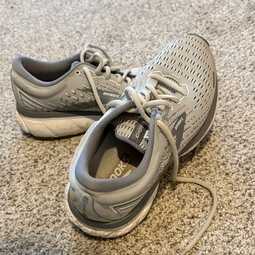 Brooks Light Gray Athletic Shoes
